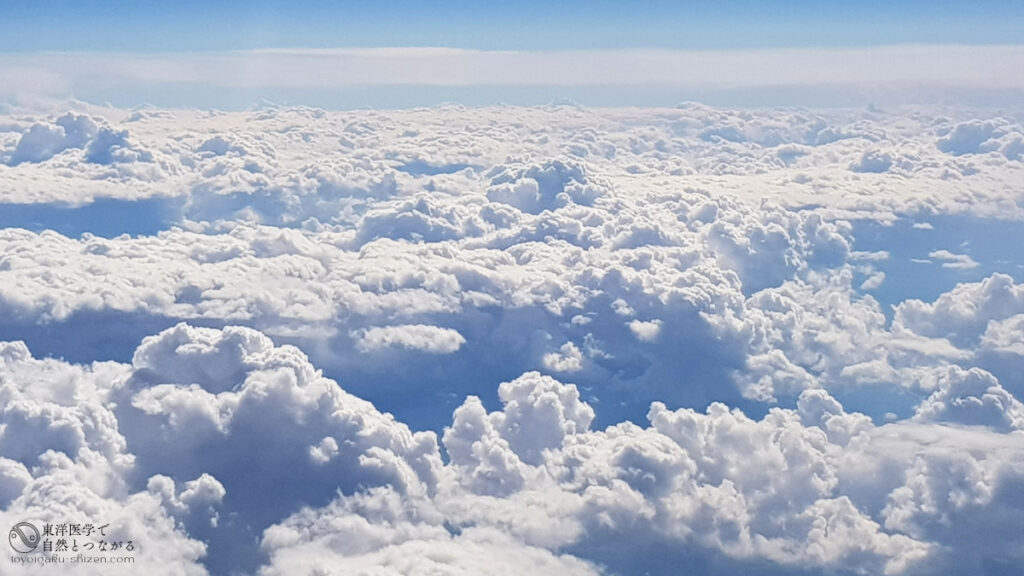 二十四節気「芒種(ぼうしゅ)」のイメージ。上空から見た雨雲